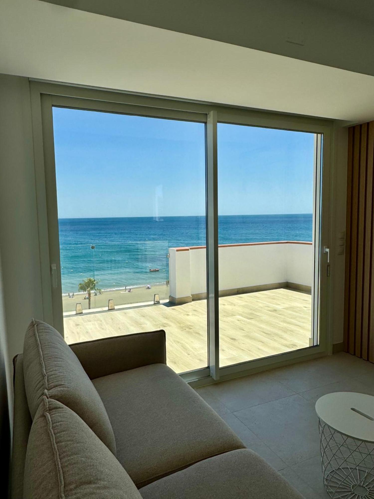 Sunnypalms - Beachfront Penthouse With Stunning Sea View Estepona Exterior foto
